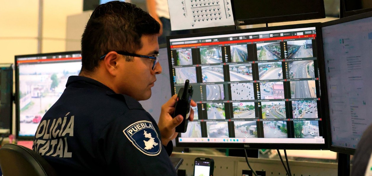 Cámaras de vigilancia instaladas sobre la autopista 150D en Puebla.
