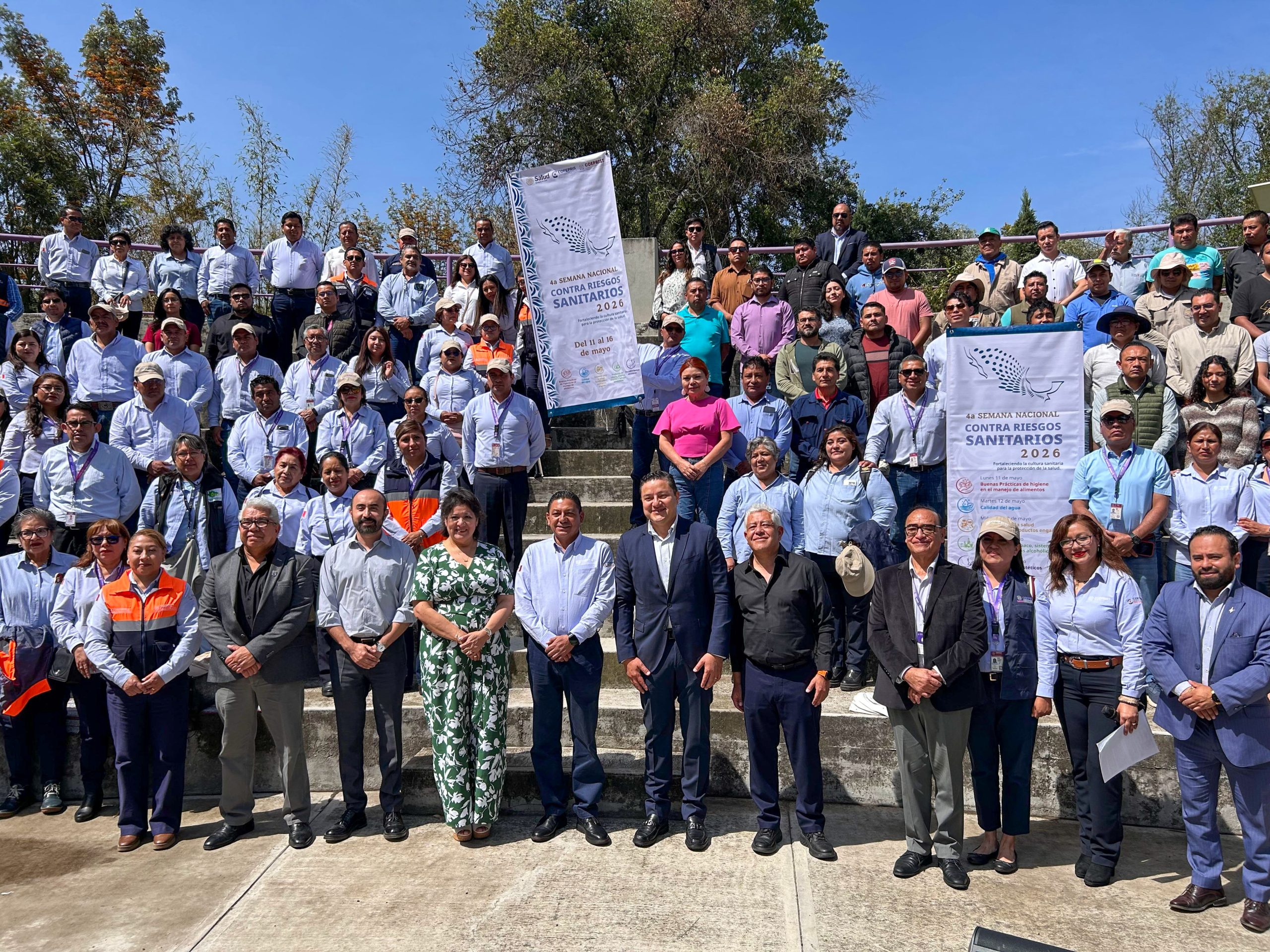 Funcionarios durante evento sobre riesgos sanitarios en Tlaxcala