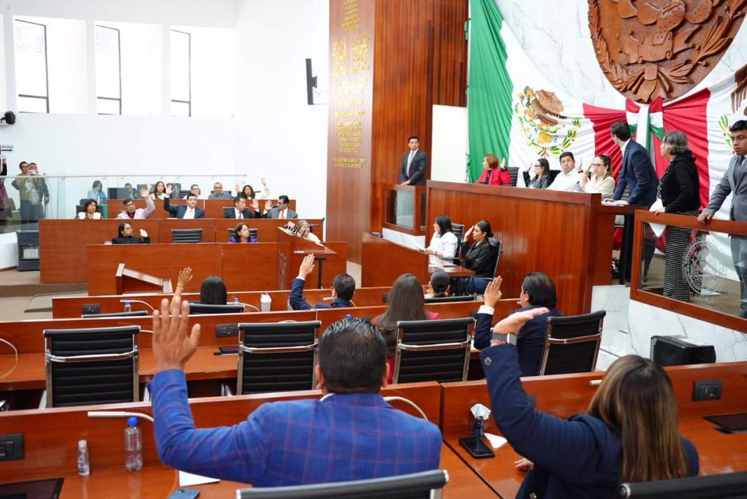 Diputados de Tlaxcala durante sesión en el Congreso local