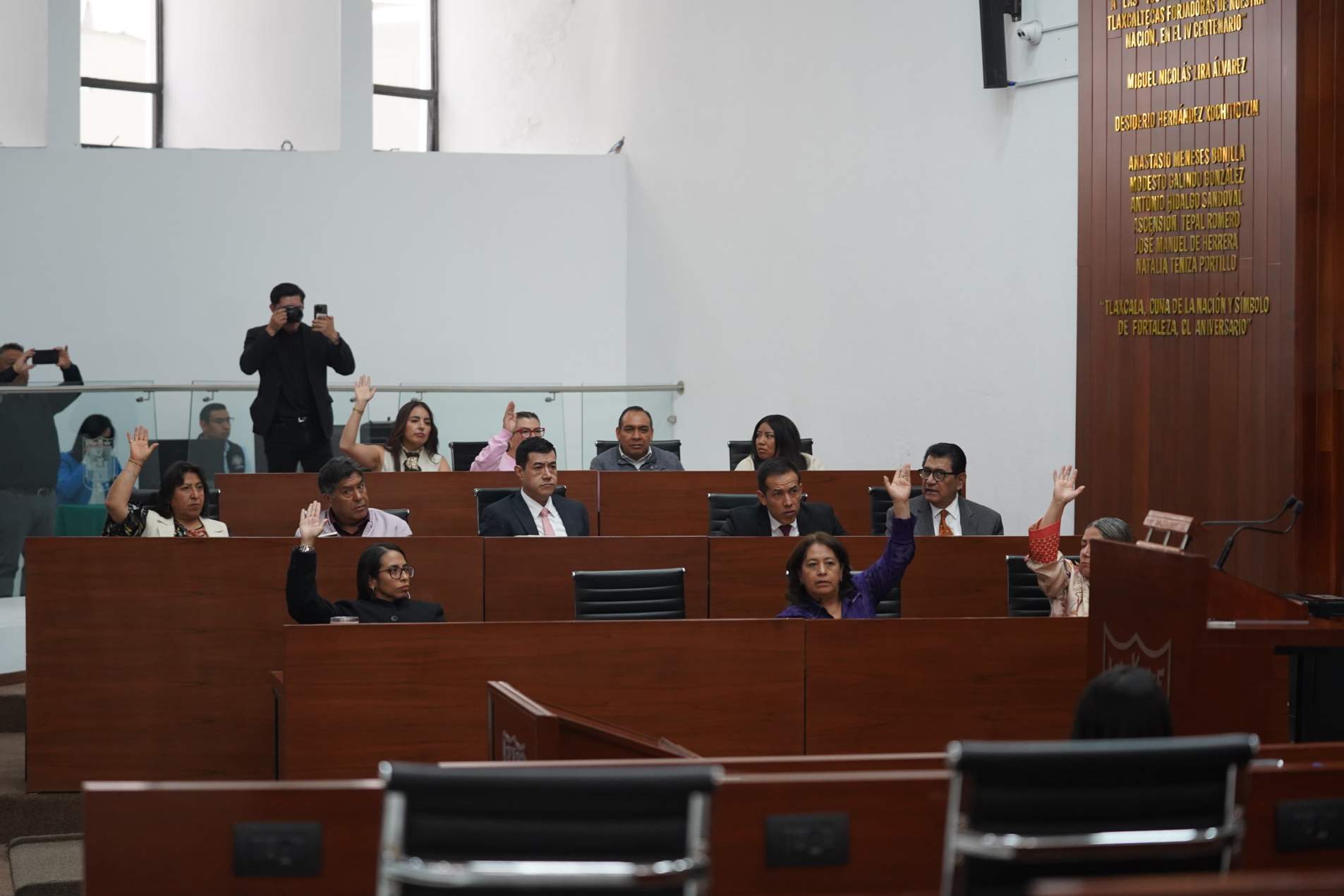 Diputadas discuten reforma en el Congreso de Tlaxcala.