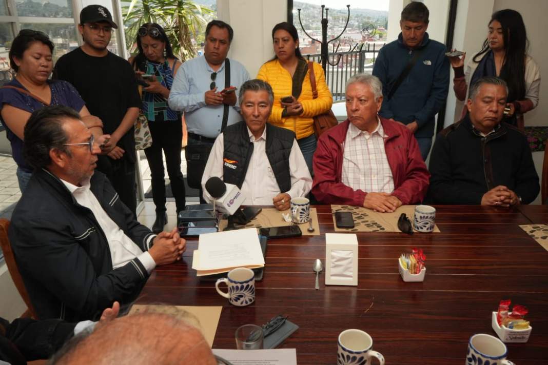 Representantes de Coparmex y sindicatos en conferencia de prensa en Tlaxcala.