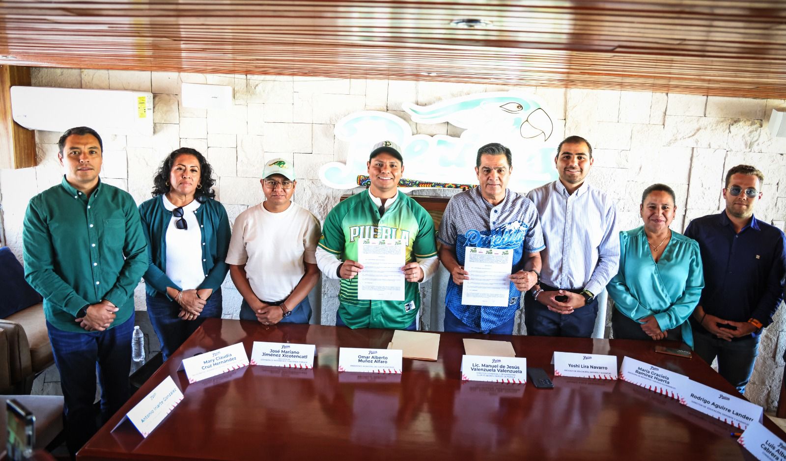 Omar Muñoz refrenda alianza con Pericos de Puebla