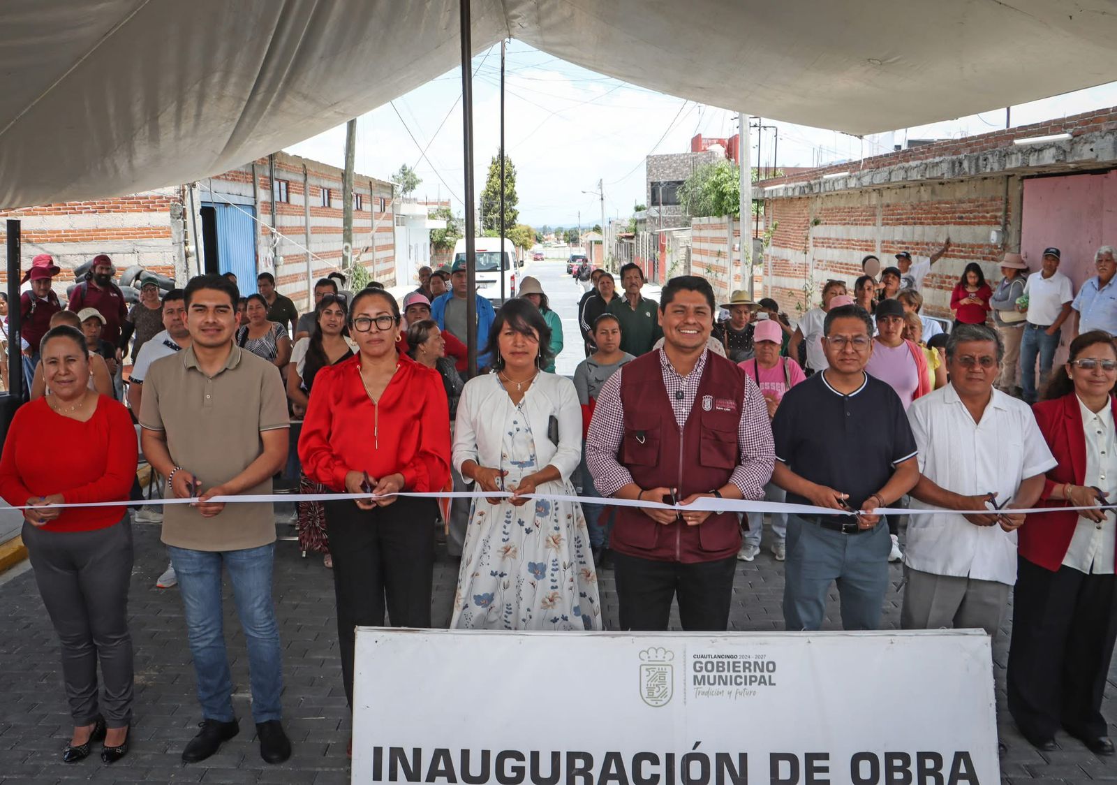 Entrega Omar Muñoz obra integral en San Lorenzo Almecatla