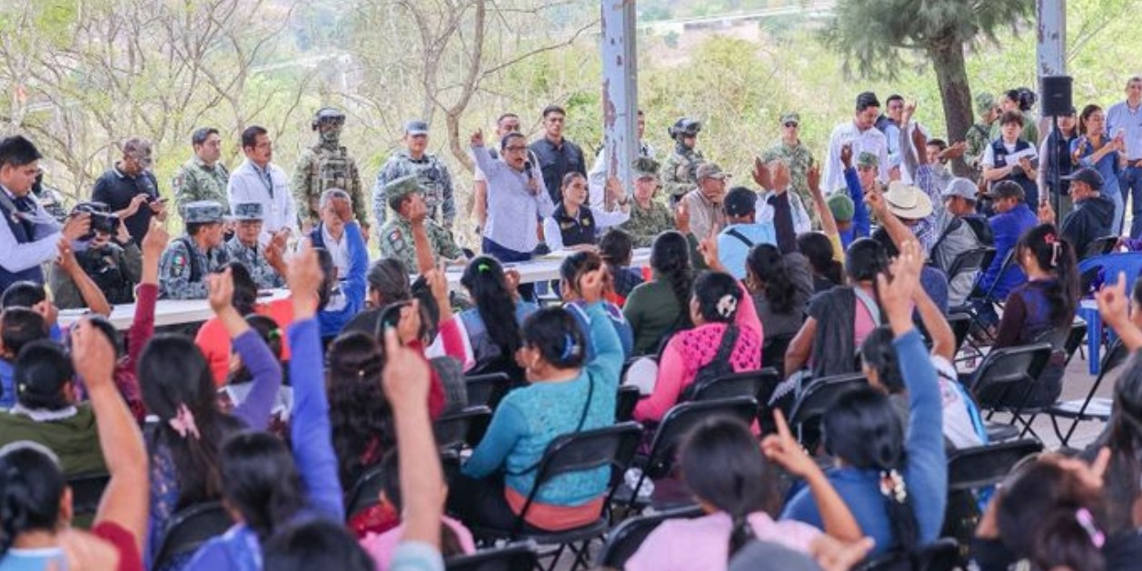 Familias regresan a comunidad en Guerrero