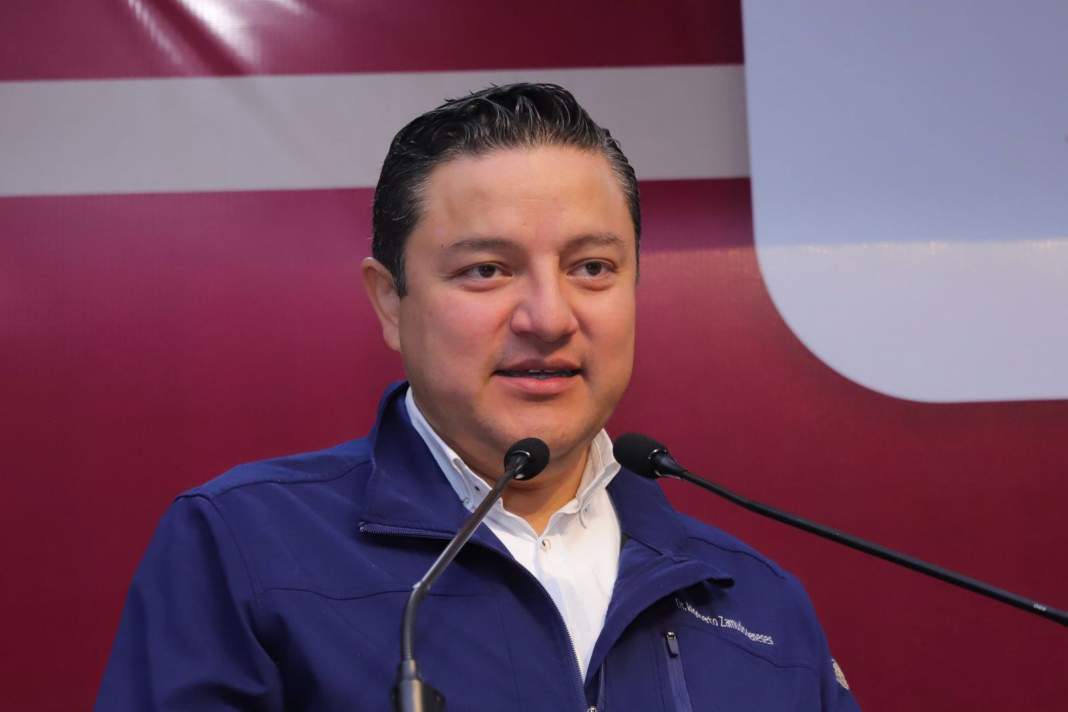 Personal de salud aplicando vacunas en Tlaxcala