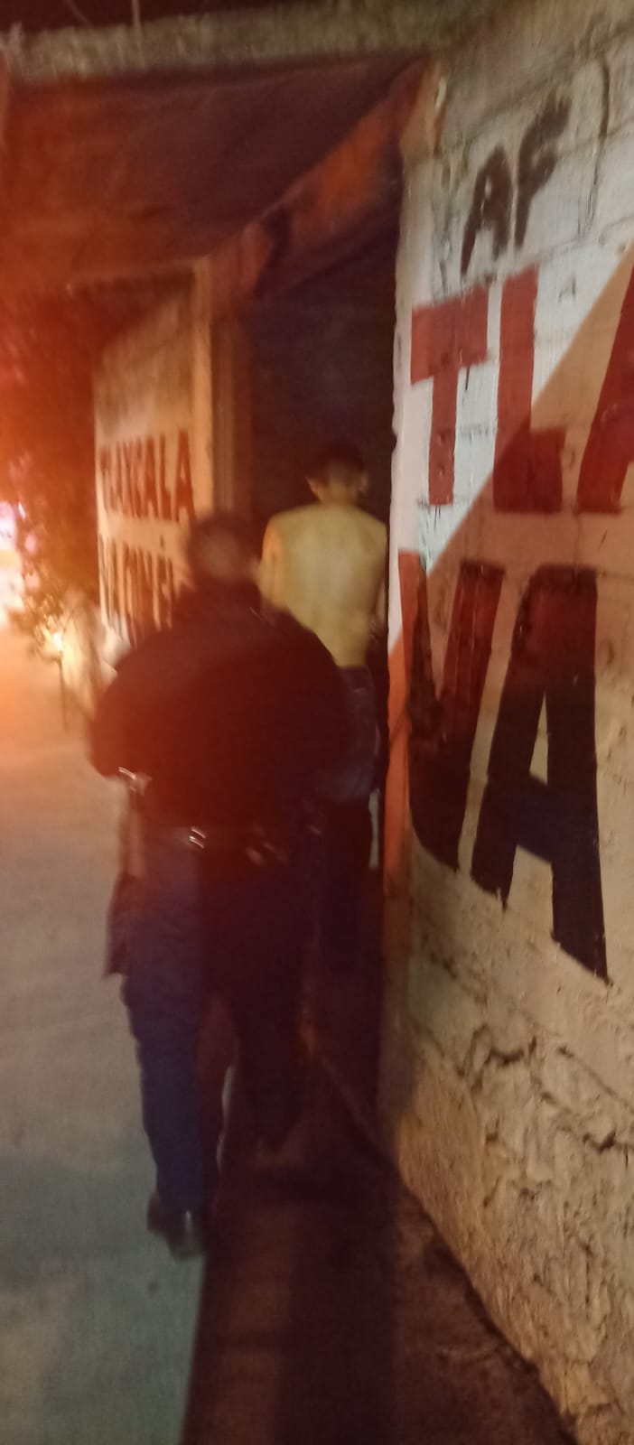 Amarran, golpean y exhiben a joven con discapacidad en Acuitlapilco; lo confundieron con ladrón