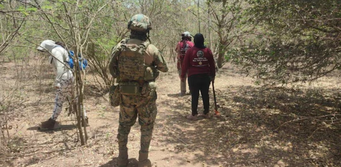 Madres buscadoras durante jornada de rastreo en Mazatlán
