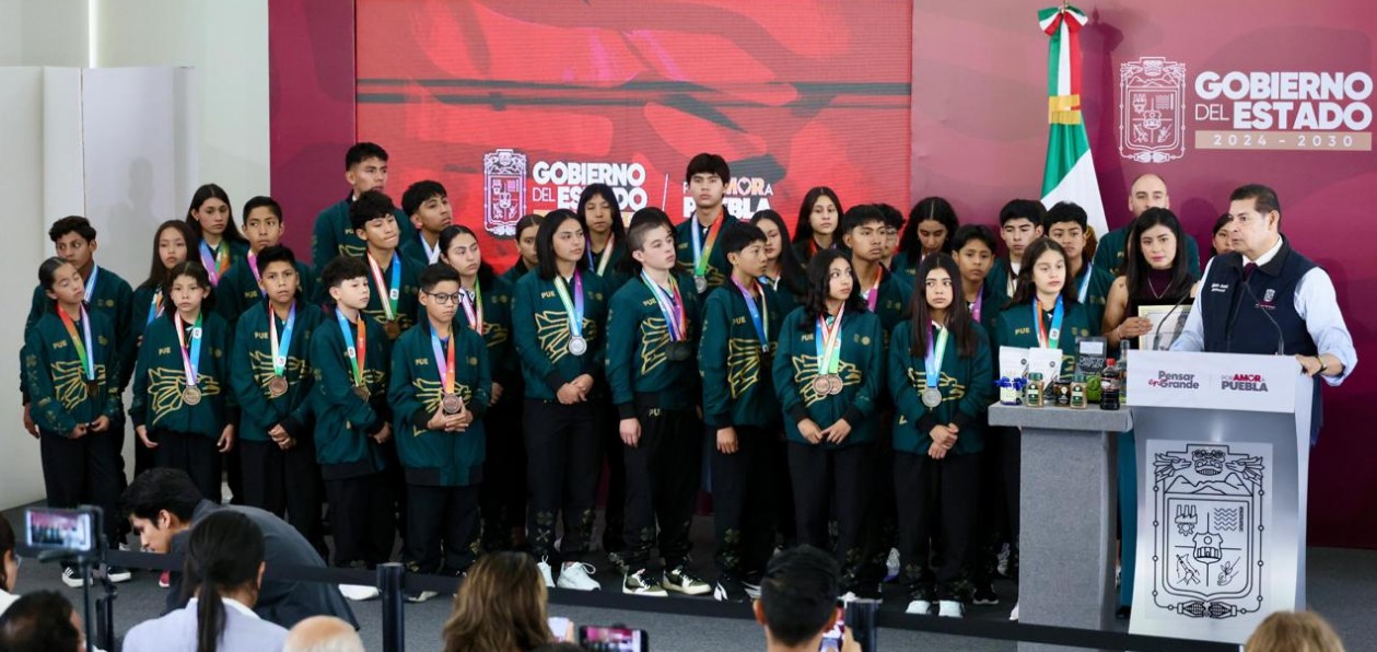 Atletas poblanos celebran medallas en la Olimpiada Nacional CONADE 2026