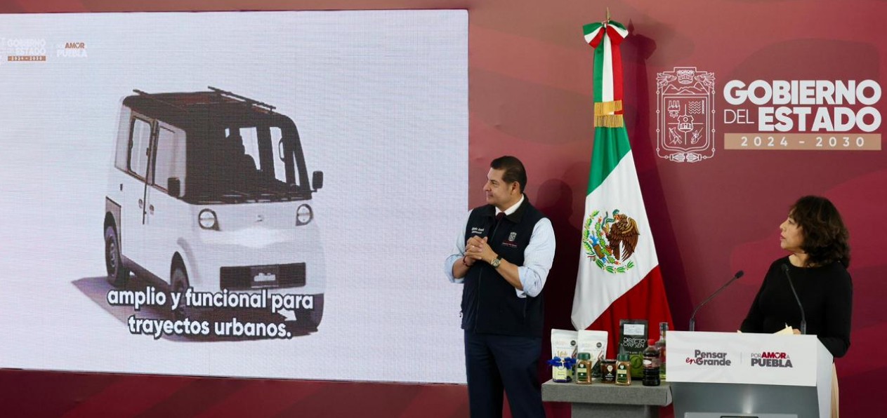 Funcionarios presentan proyectos tecnológicos y científicos en Puebla.