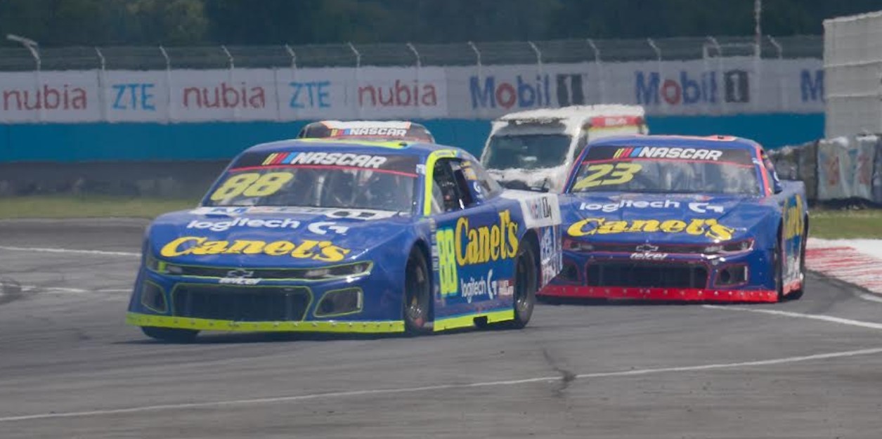 Autos de NASCAR México compitiendo en Puebla