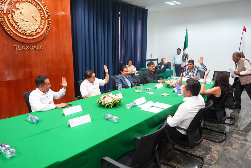Diputados sesionan en el Congreso de Tlaxcala.