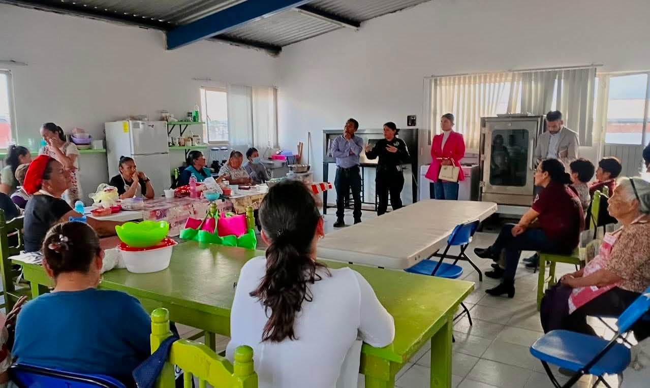 Imparten plática sobre uso responsable de contenido digital y Ley Olimpia en Concepción La Cruz