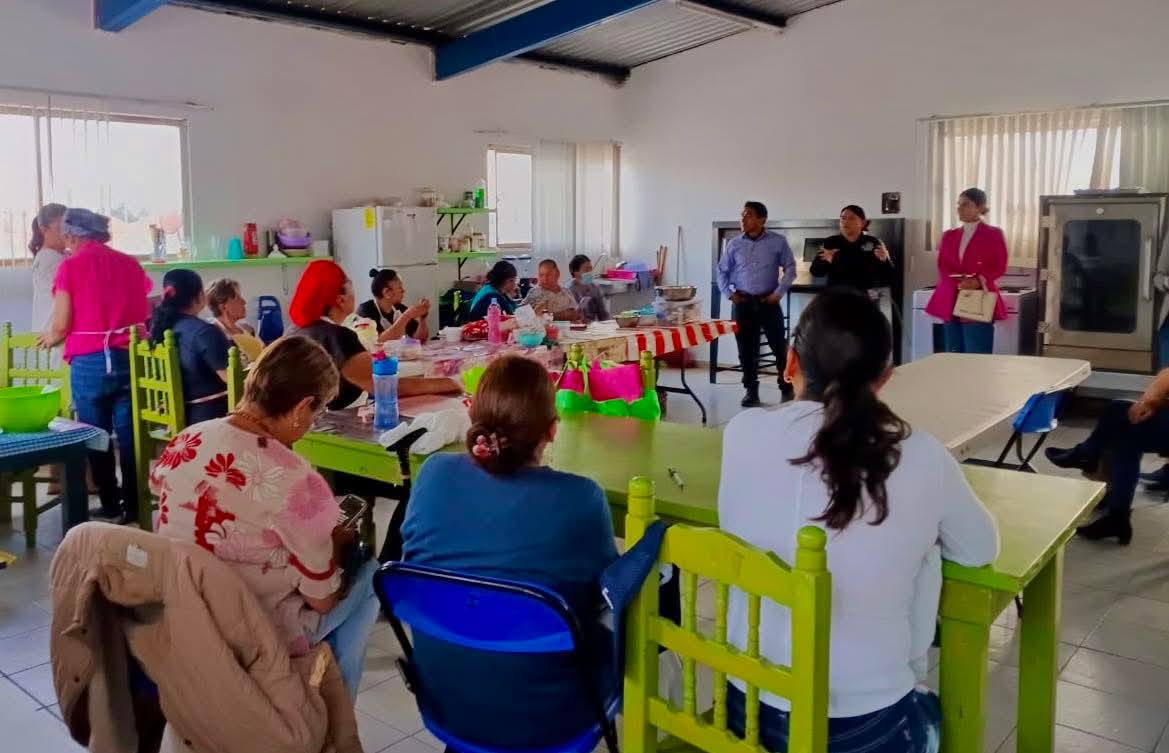 Imparten plática sobre uso responsable de contenido digital y Ley Olimpia en Concepción La Cruz