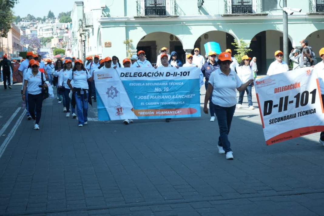 Miles de docentes llenan Tlaxcala y exigen mejoras en salud, pensiones y atención médica