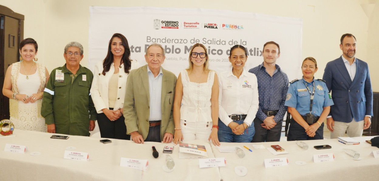 Turistas recorren Atlixco y prueban mezcal artesanal en Puebla.