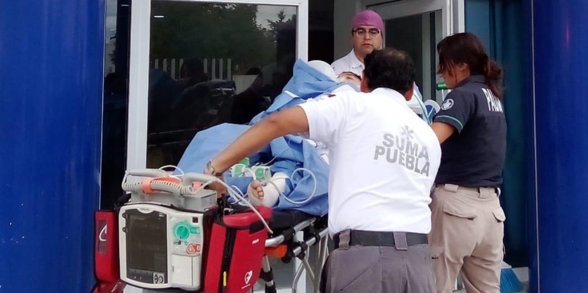 Helicóptero médico realiza traslado de una mujer embarazada en Puebla.