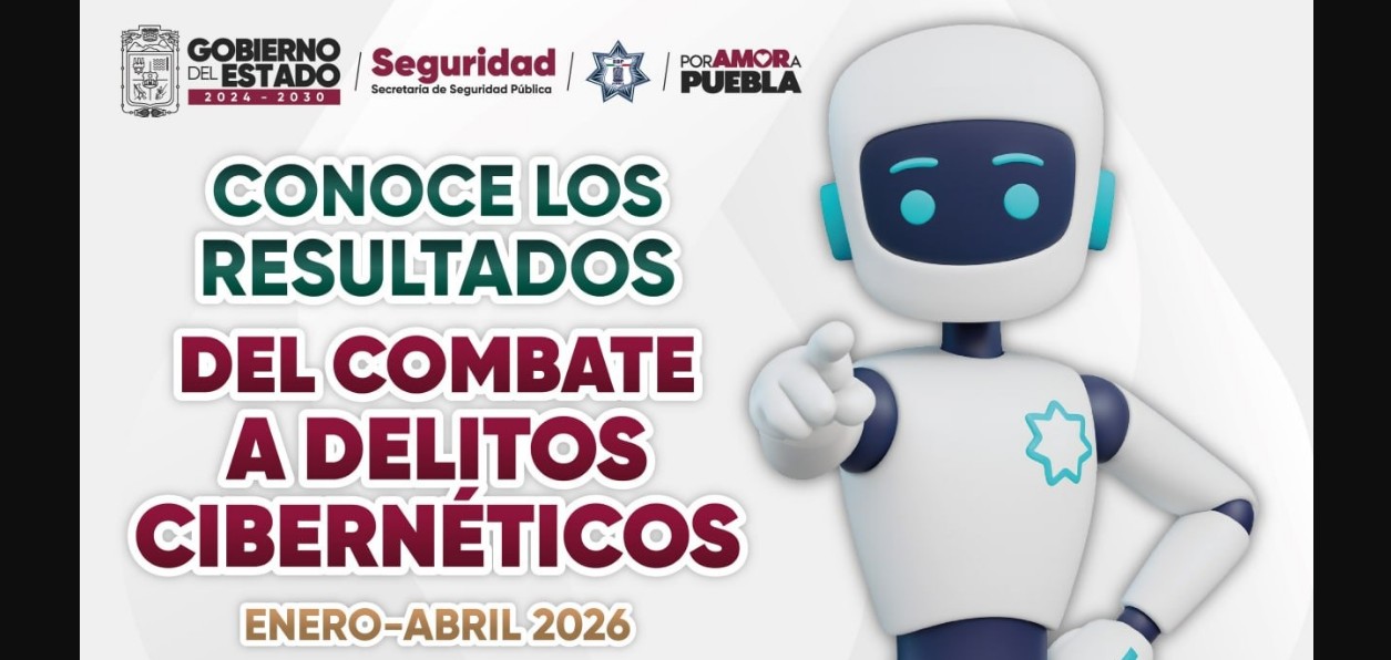 Elementos de la Policía Cibernética trabajando en computadoras