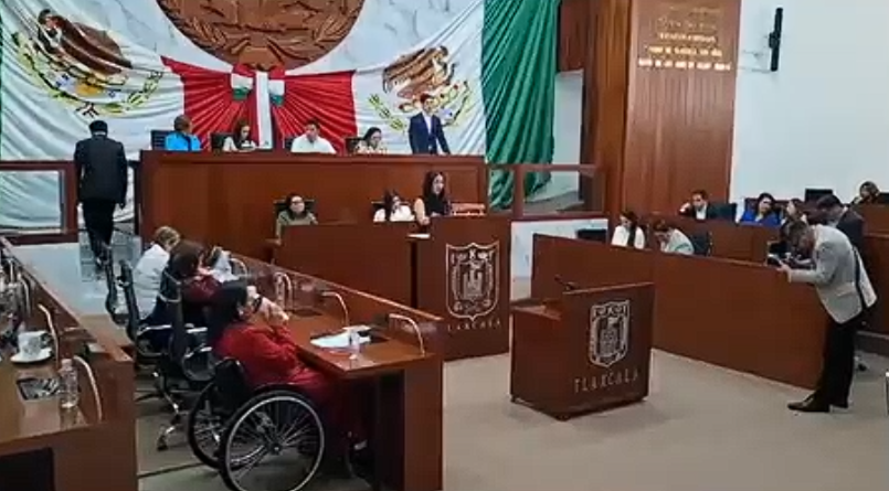 Diputados del Congreso de Tlaxcala durante sesión legislativa.