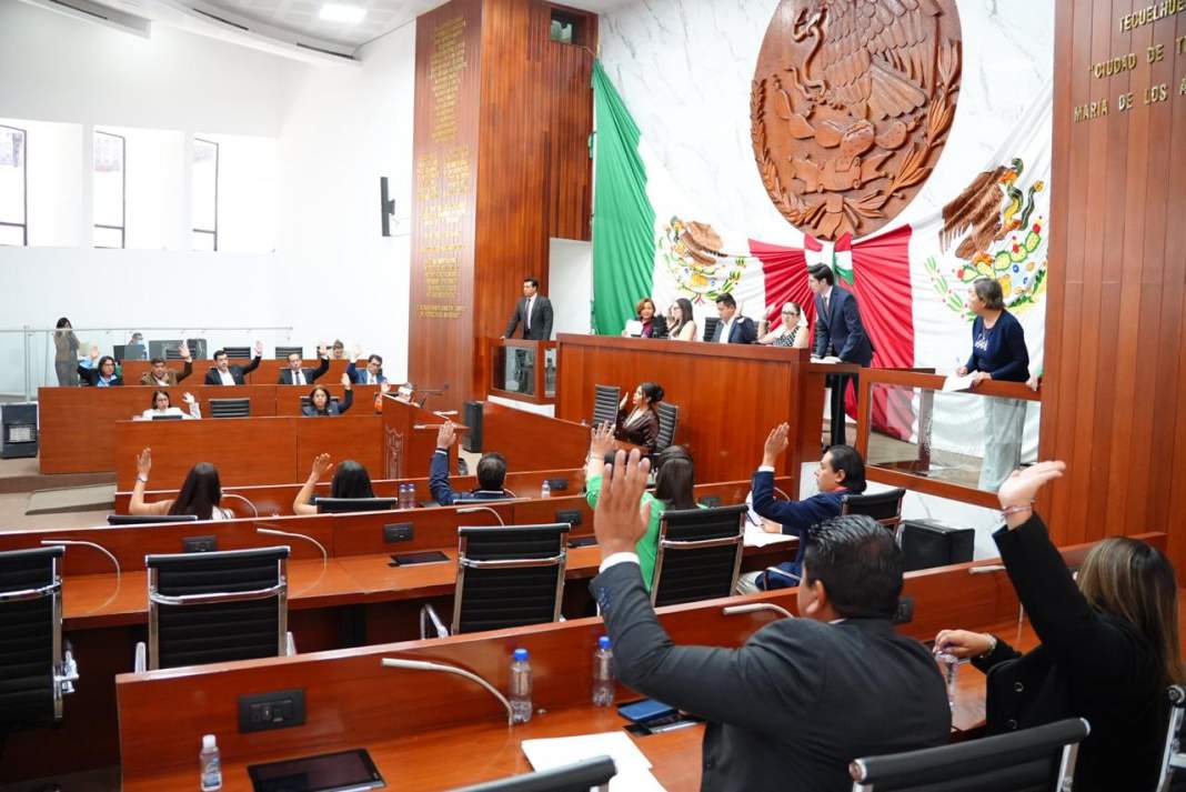Diputados de Tlaxcala durante sesión del Congreso estatal