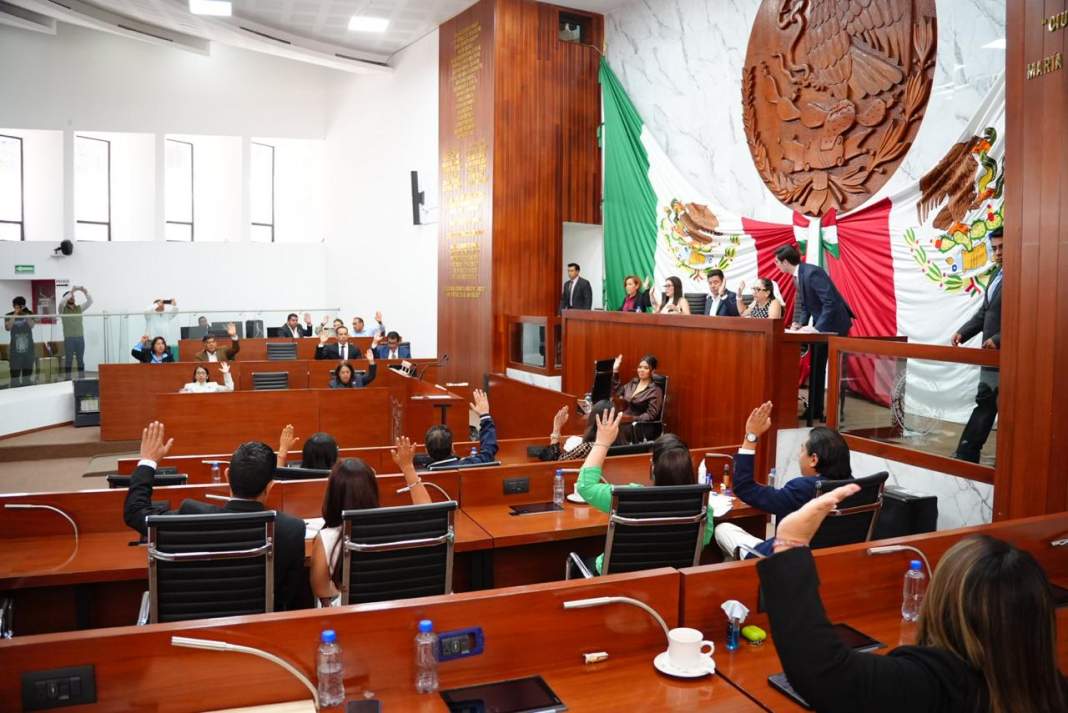 Diputados del Congreso de Tlaxcala durante sesión ordinaria.