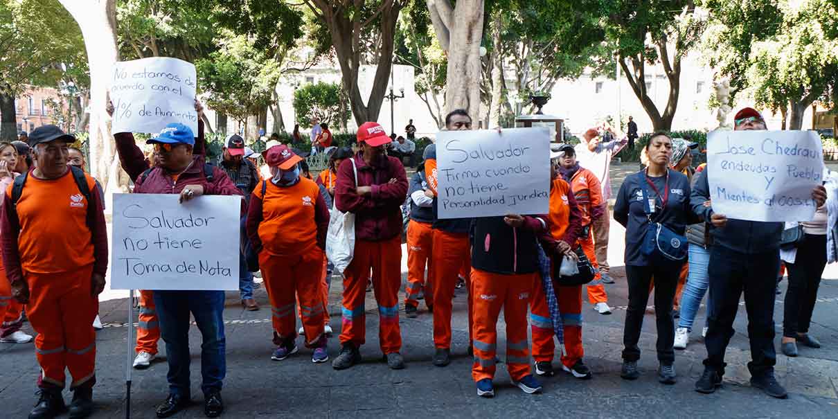 Trabajadores de limpia protestan contra aumento salarial aprobado por Ayuntamiento de Puebla