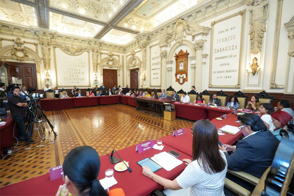 Cabildo de Puebla avala medidas financieras, sociales y de regulación urbana