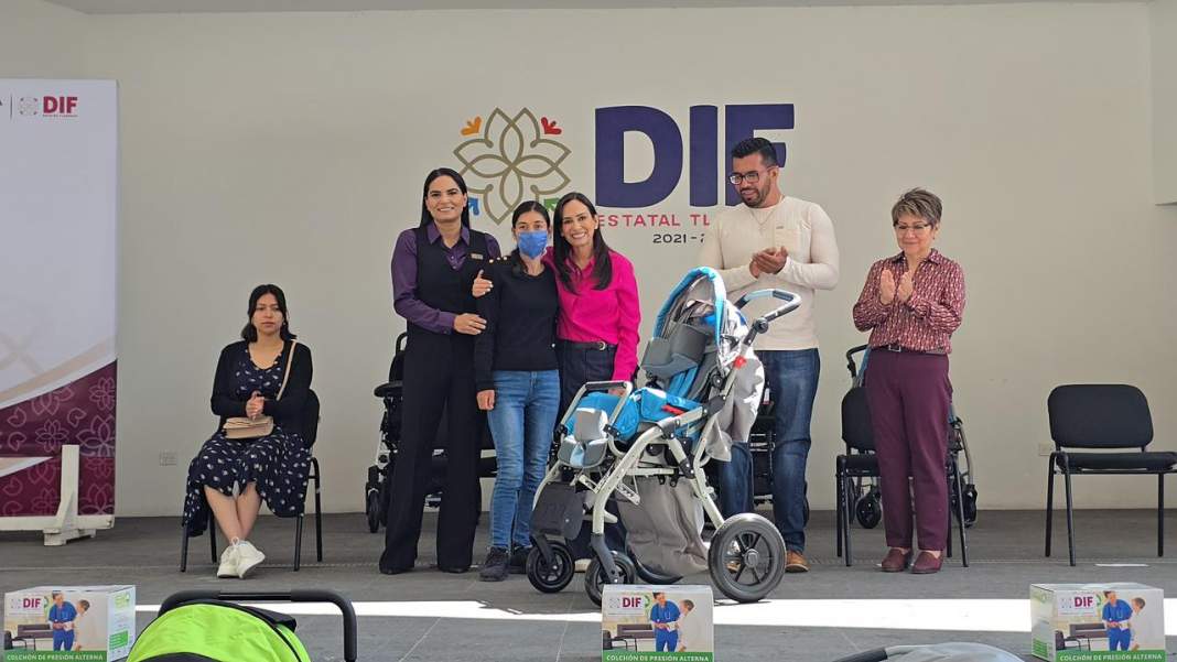 Entrega de sillas de ruedas y apoyos funcionales en Tlaxcala