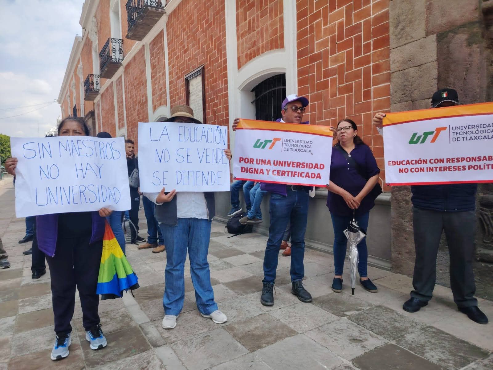 Docentes y alumnos de la UTT y UPTx alzan la voz ante crisis administrativa y despidos masivos