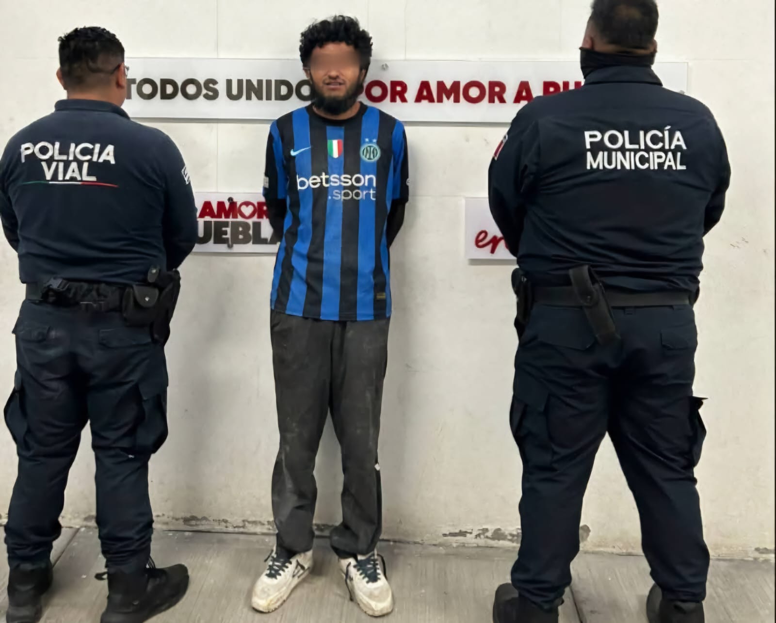 Policía de Coronango recupera motocicleta robada y detiene a un hombre
