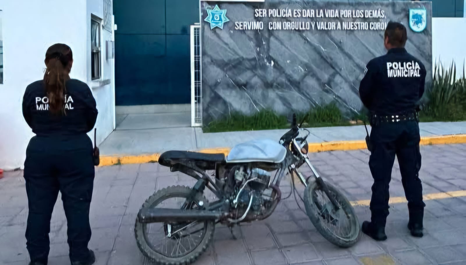 Policía de Coronango recupera motocicleta robada y detiene a un hombre