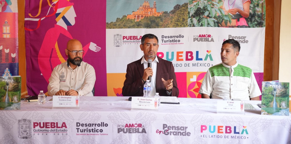 Escenario y visitantes en el Festival Tizoc Mx en Tenango de las Flores