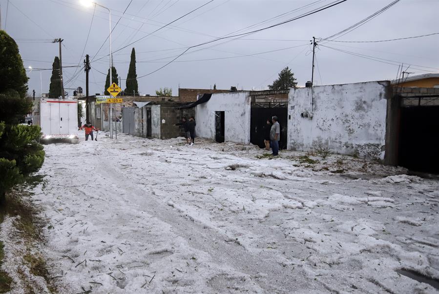 Tormenta con granizo y vientos huracanados deja inundaciones y caída de árboles en Puebla
