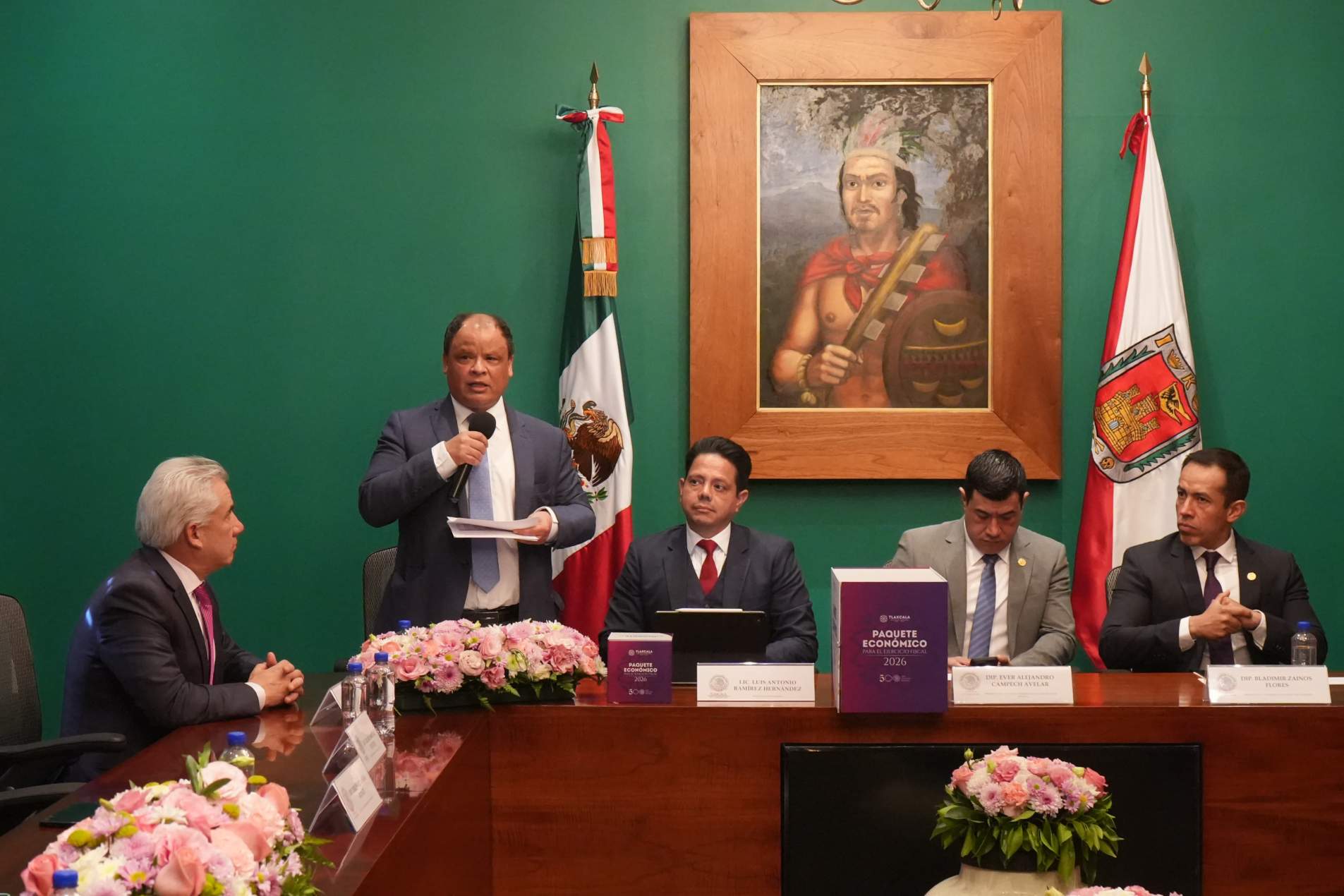Funcionarios públicos de Tlaxcala realizando declaración patrimonial