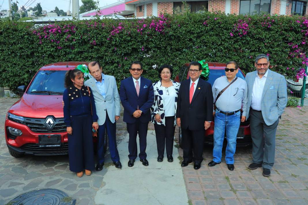 Rector de la UATx durante celebración del Día del Maestro