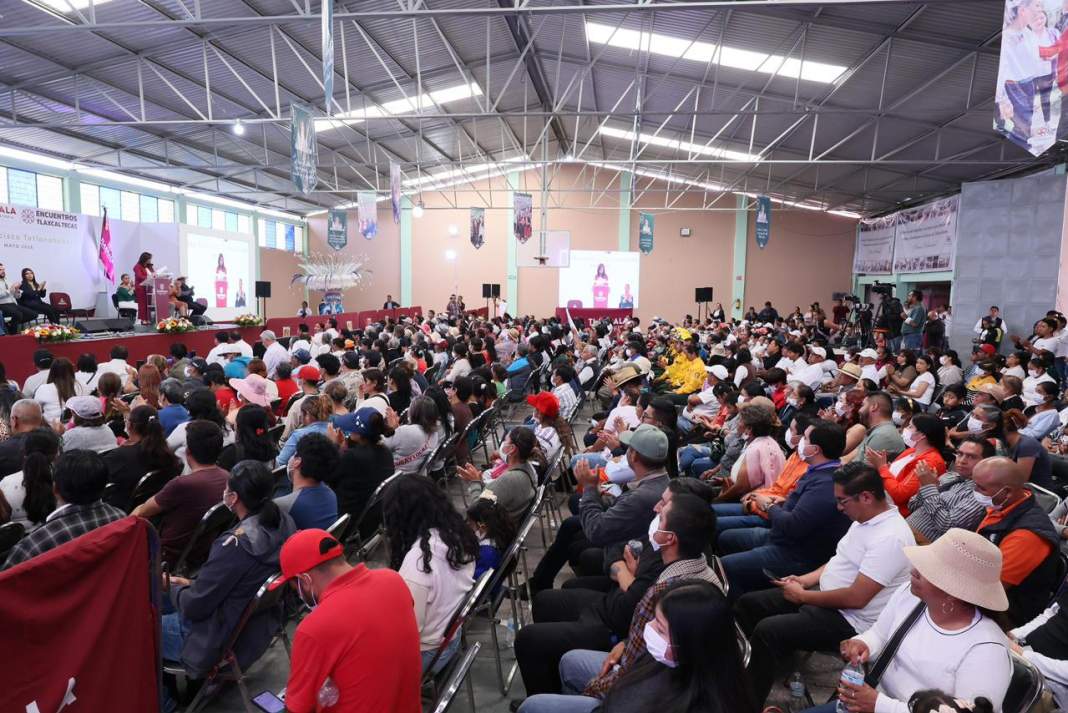 Lorena Cuéllar durante evento en Tetlanohcan.