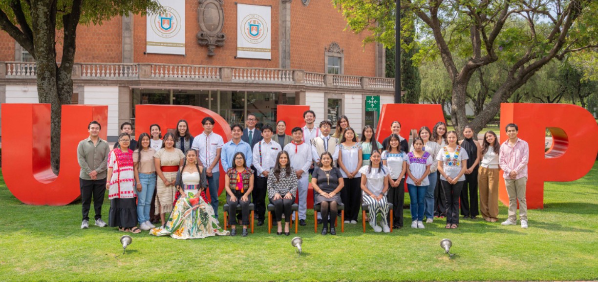 Jóvenes indígenas durante actividades en la UDLAP.