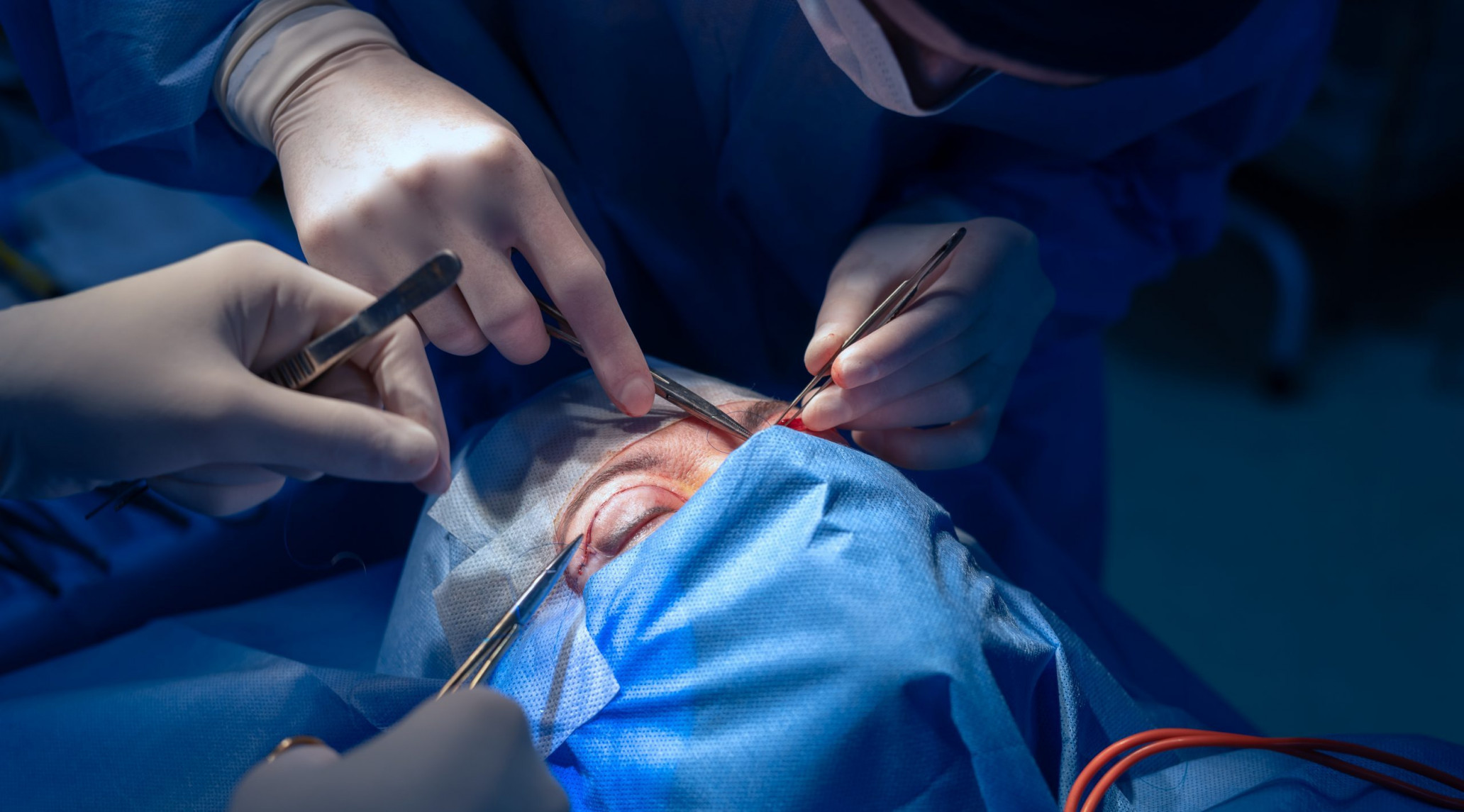 Regidores plantean revisión digital de cédulas y clausuras tras muerte ligada a clínica estética