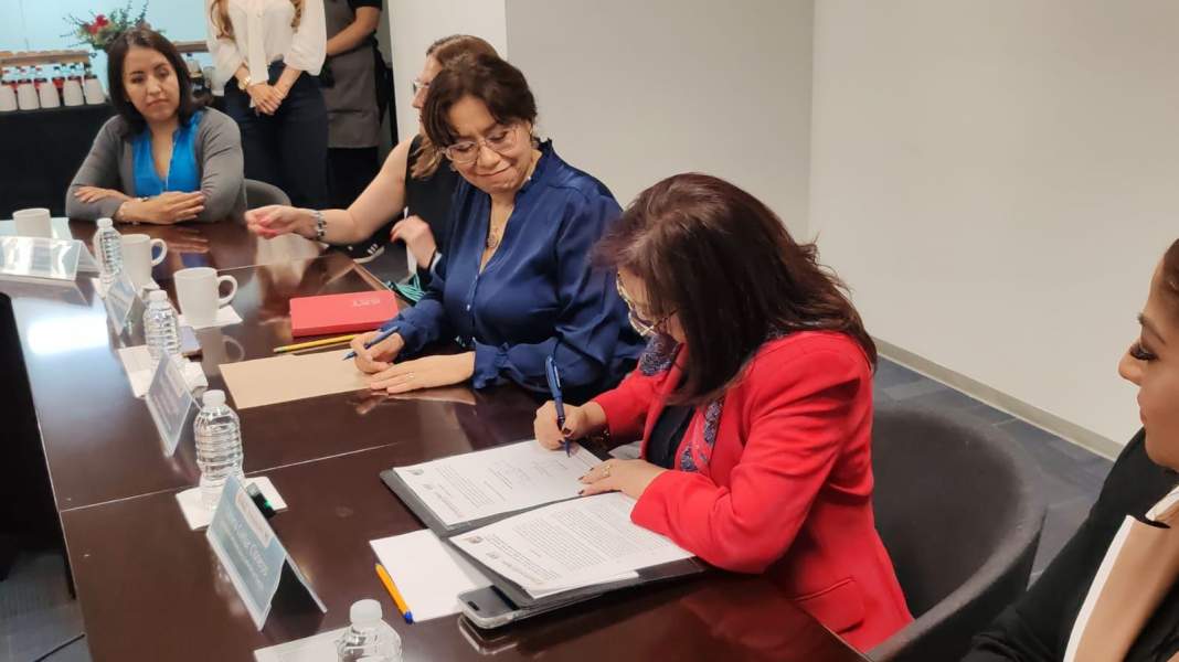 Lorena Cuéllar recibe concesión de radio para Tlaxcala