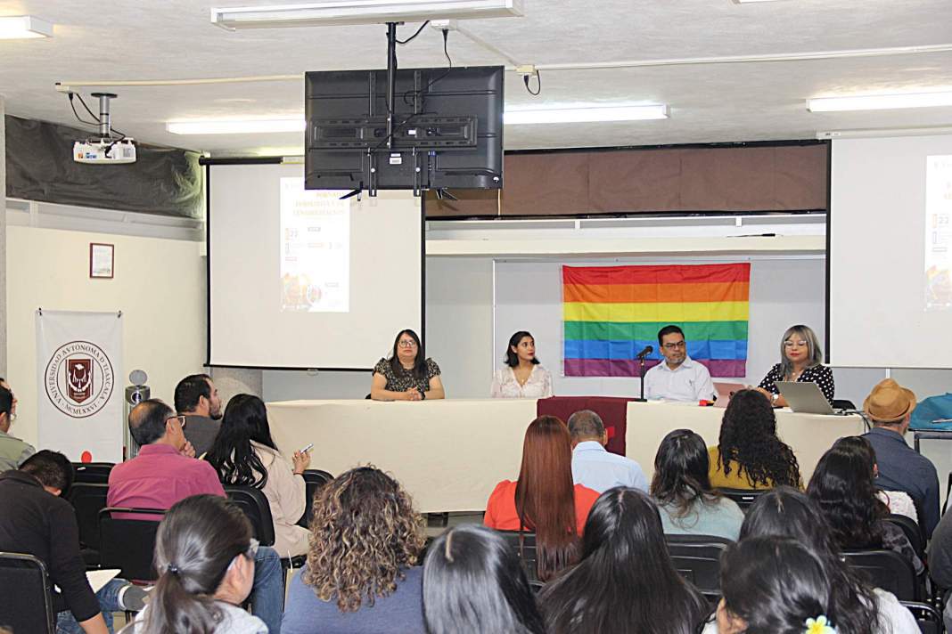 Conferencia sobre diversidad sexual y vejez en la UATx