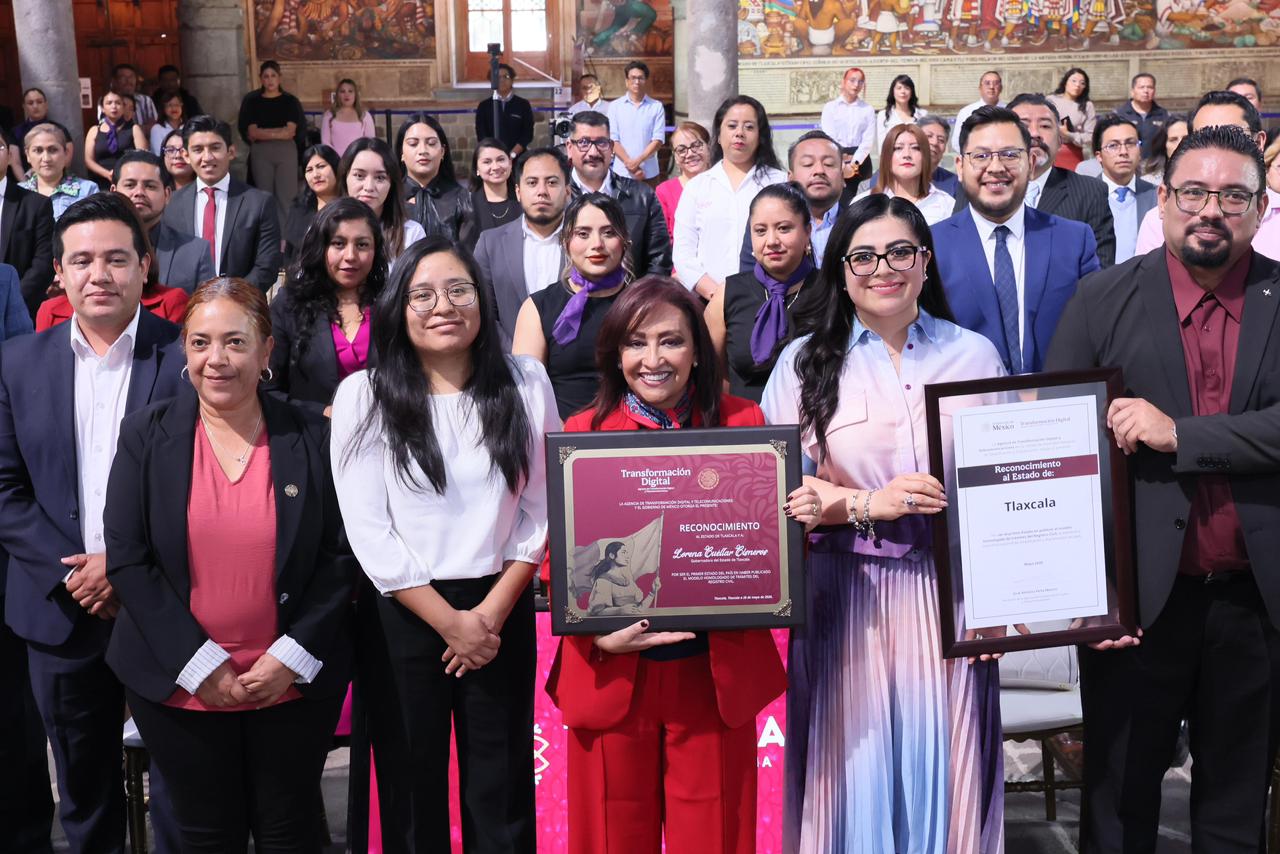 Lorena Cuéllar recibe reconocimiento por digitalización del Registro Civil