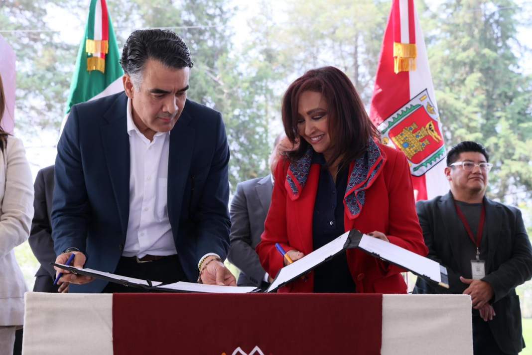 Firma de convenio entre gobierno de Tlaxcala e Insus.