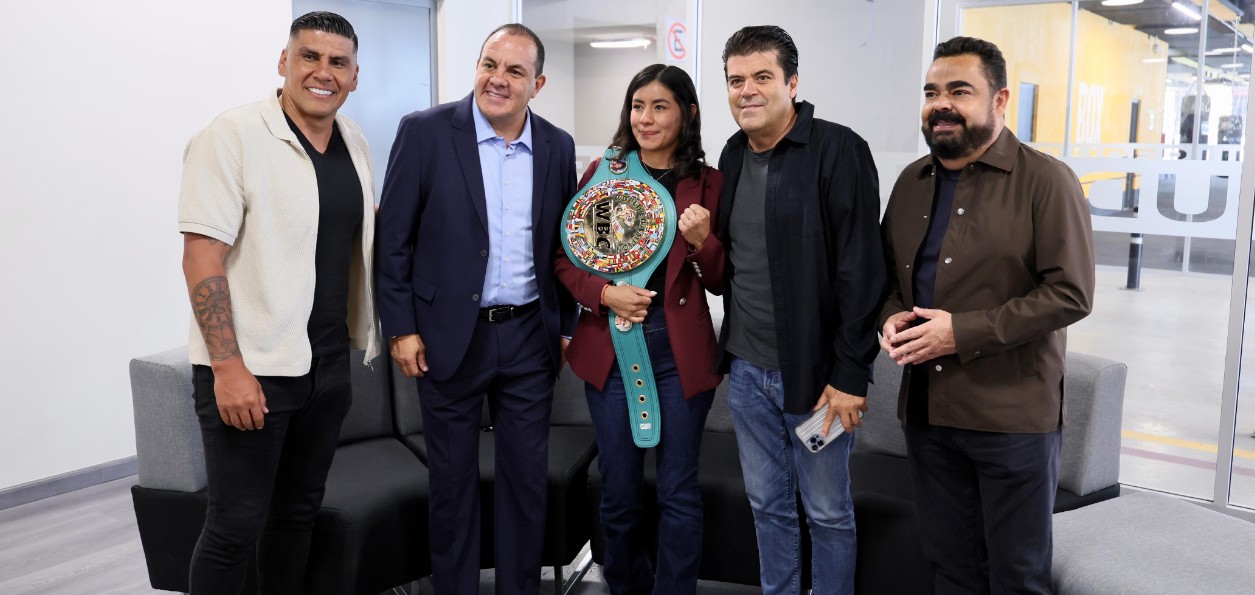 Cuauhtémoc Blanco y Carlos Salcido durante evento deportivo en Puebla