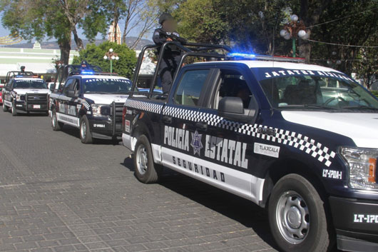 Policías de Tlaxcala durante formación oficial