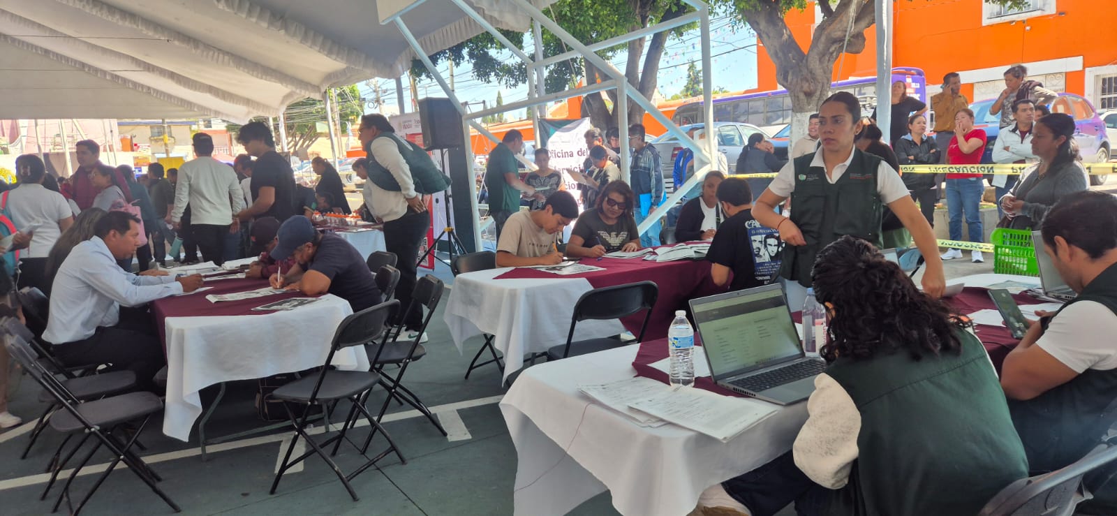 Más de mil 800 vacantes se ofertan en la Primera Feria del Empleo en Sanctorum