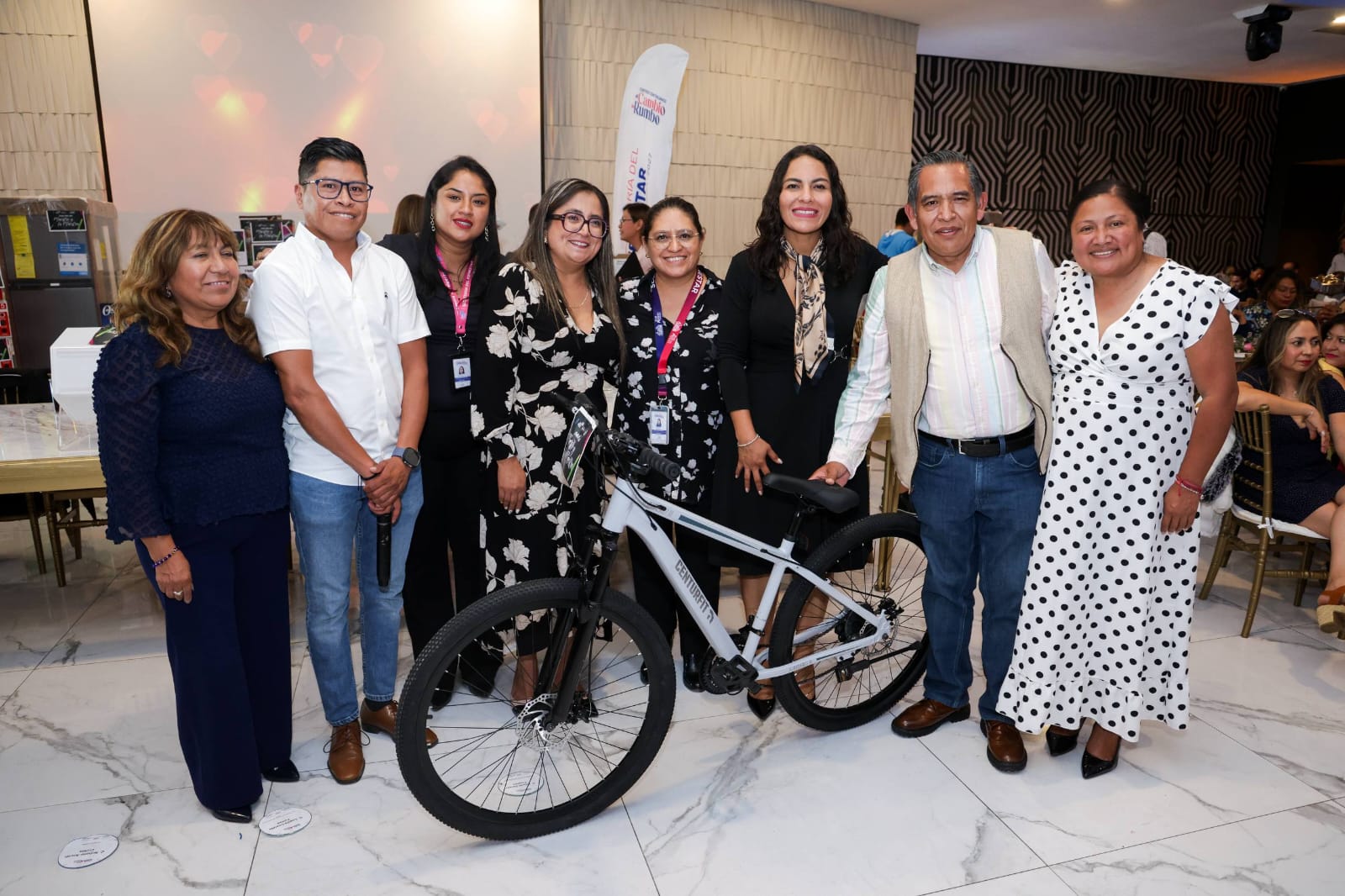 Lupita Cuautle reconoce a docentes de 72 escuelas por su compromiso con la educación