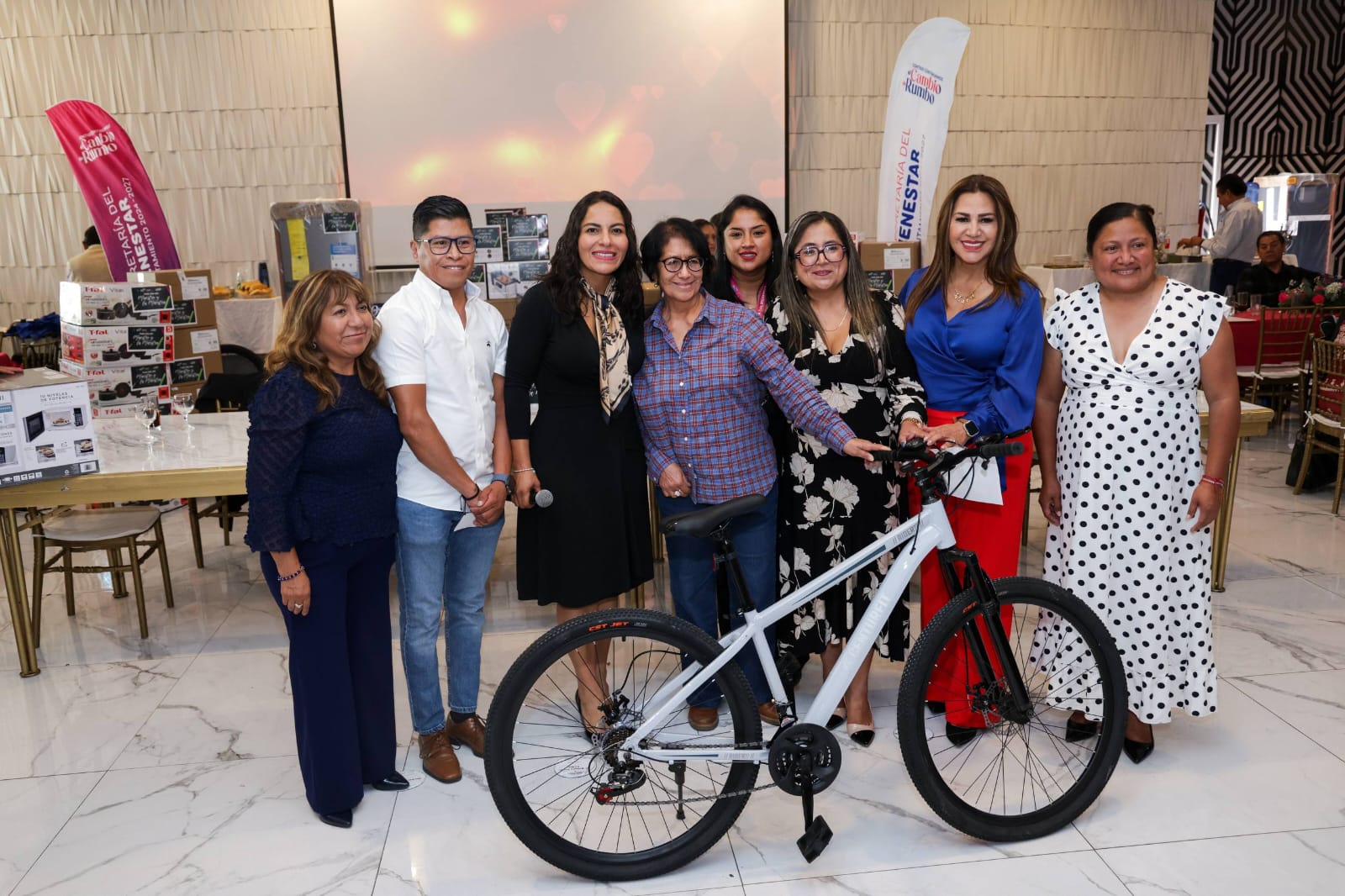 Reconocen a docentes de 72 instituciones educativas de San Andrés Cholula