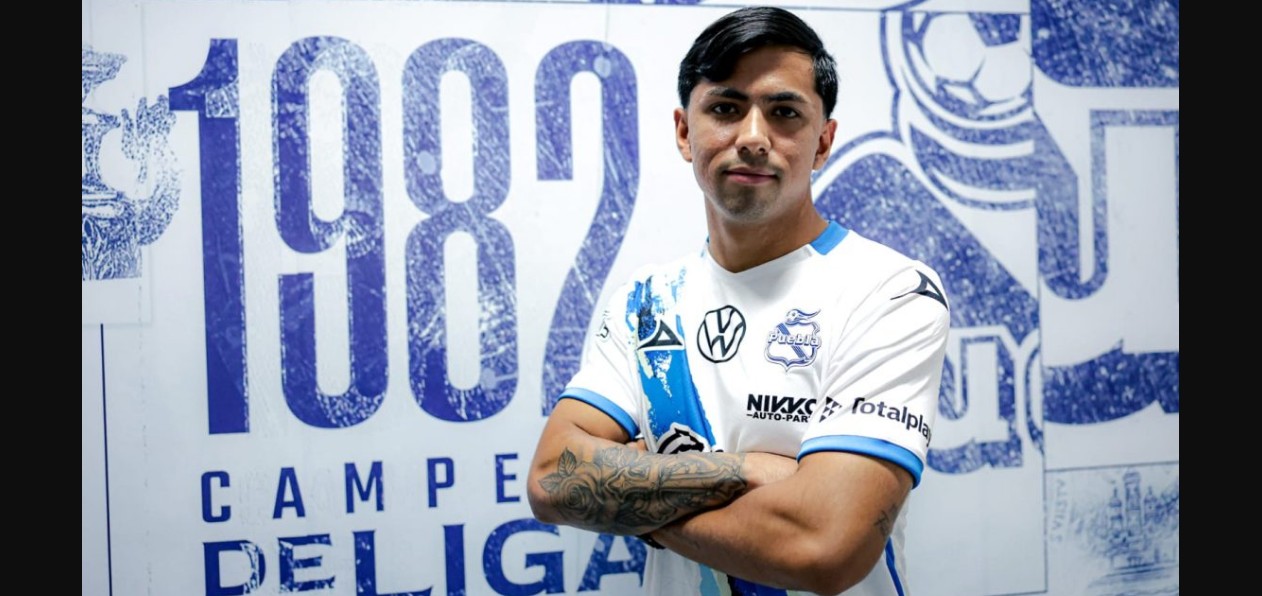 Omar Moreno durante su presentación como jugador del Club Puebla
