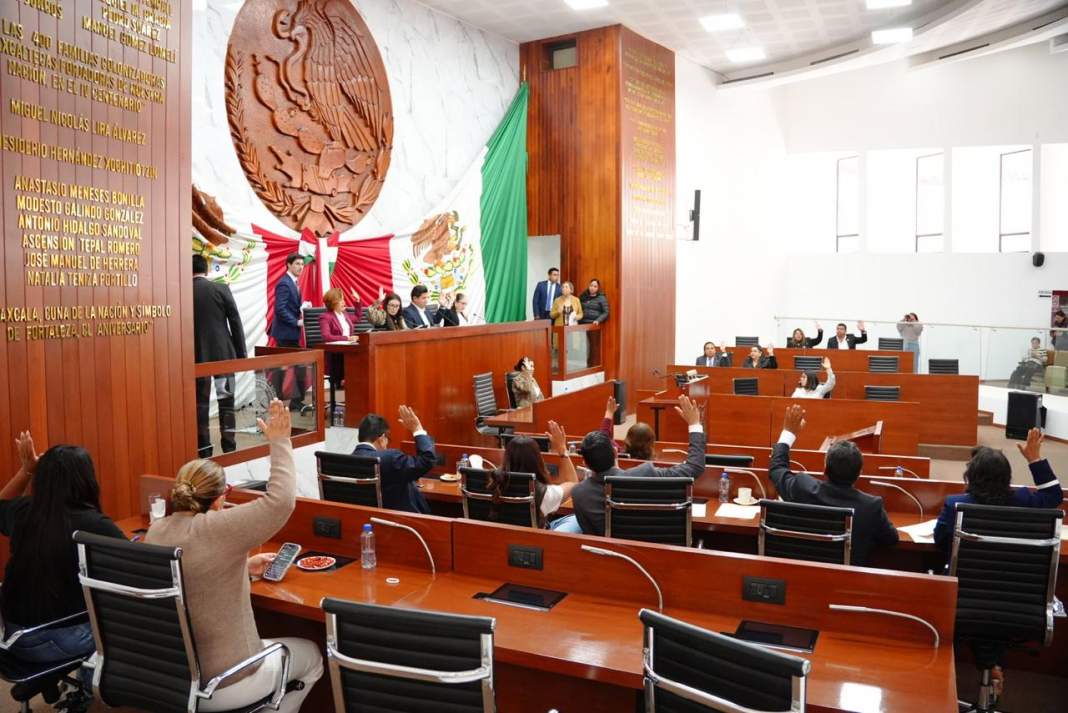 Diputados de Tlaxcala durante sesión del Congreso estatal