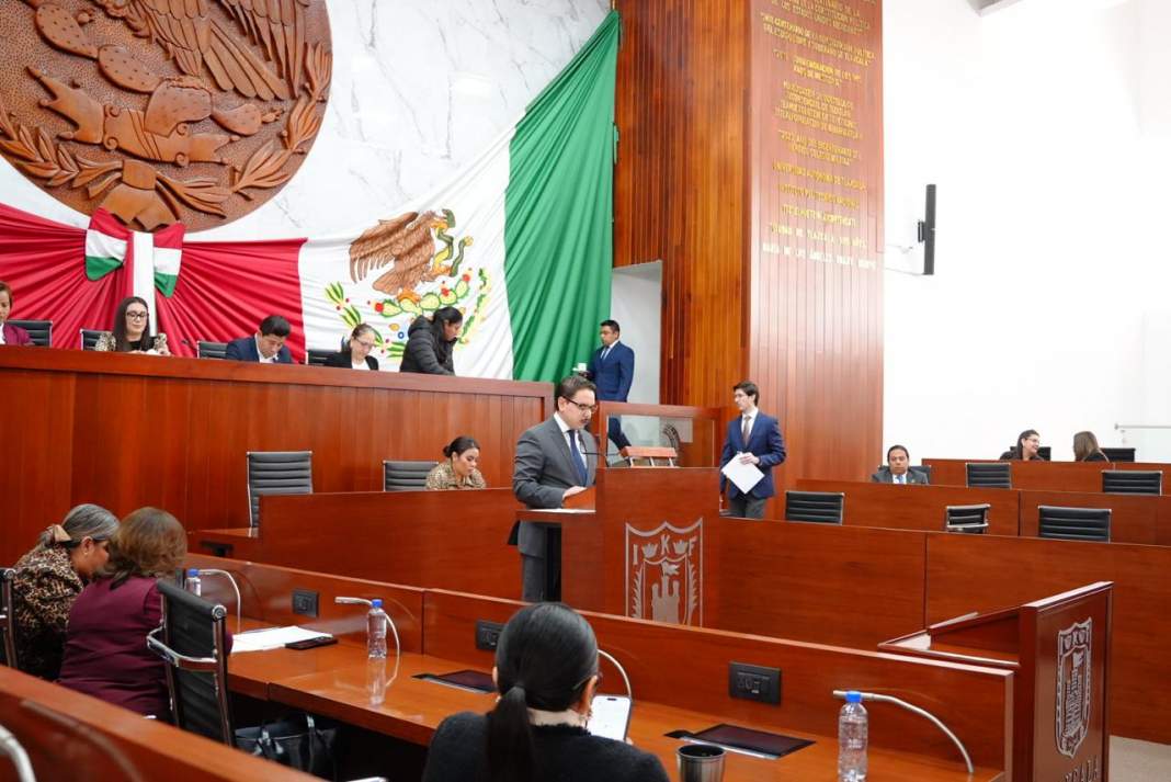 Diputados de Morena durante sesión en el Congreso de Tlaxcala