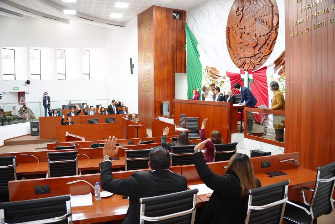 Diputados del Congreso de Tlaxcala durante sesión ordinaria.